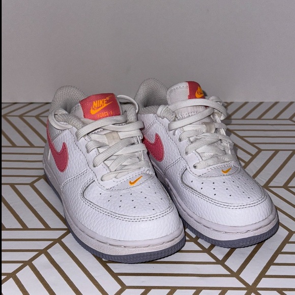 Nike Force 1 low - gently used - Picture 2 of 5